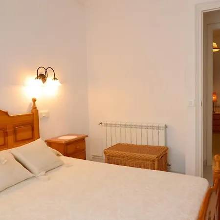 Apartment Enric Serra 54 *